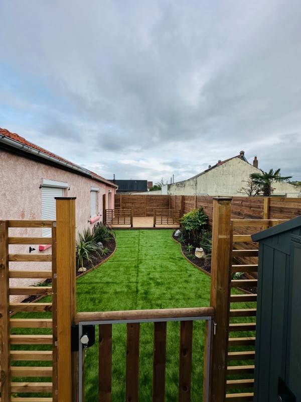 Remise en état et aménagement complet d'un jardin chez un particulier au Havre par PJS Espaces Verts