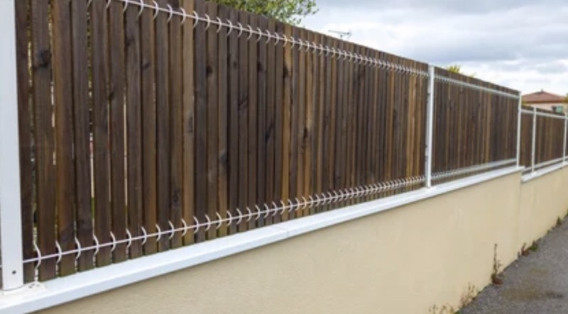 Vous souhaitez sécuriser et embellir votre jardin avec une clôture ou une palissade ? Contactez notre équipe de professionnels PJS
