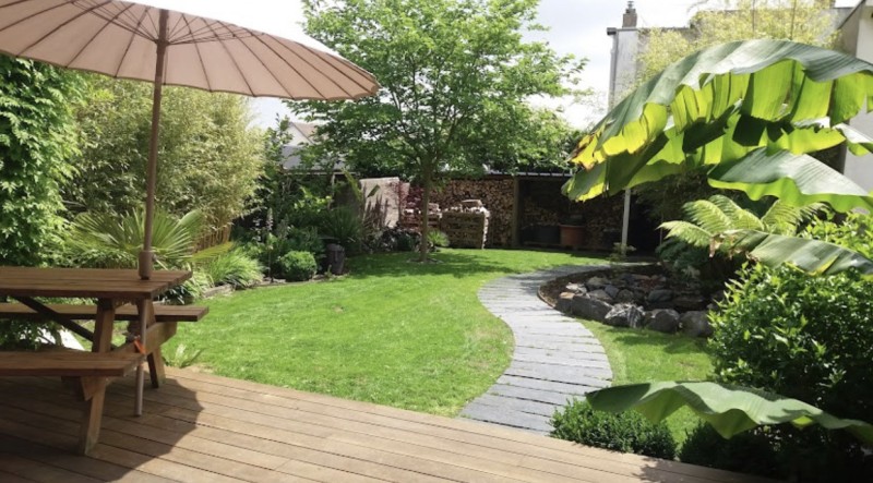 Aménagement d’un jardin de ville de 200 m2 au Havre : nos solutions faciles d'entretien adaptées au climat Normand