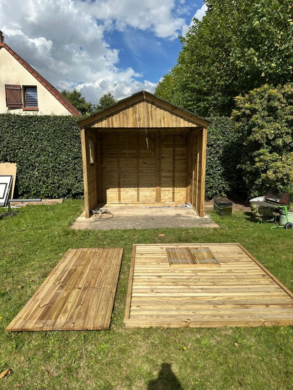 Réalisation d’un chalet de jardin en bois avec cuve de récupération d’eau pluviale et fondations drainantes à Montivilliers près du Havre