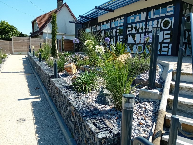 Aménagement de l’espace Sarah Bernhardt : résultat un an plus tard.